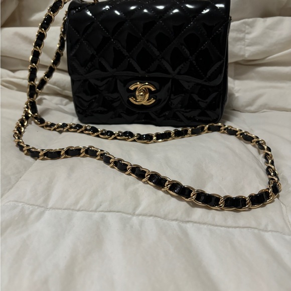 Chanel mini flap patent leather bag - Picture 4 of 11